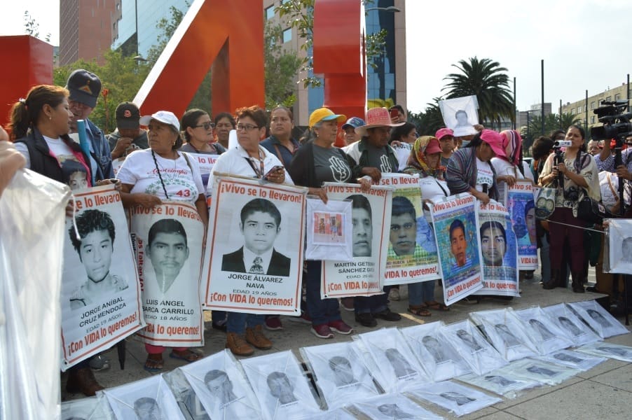 nxnoticias.com-acusan-padres-de-los-43-falta-de-informacion-del-ejercito