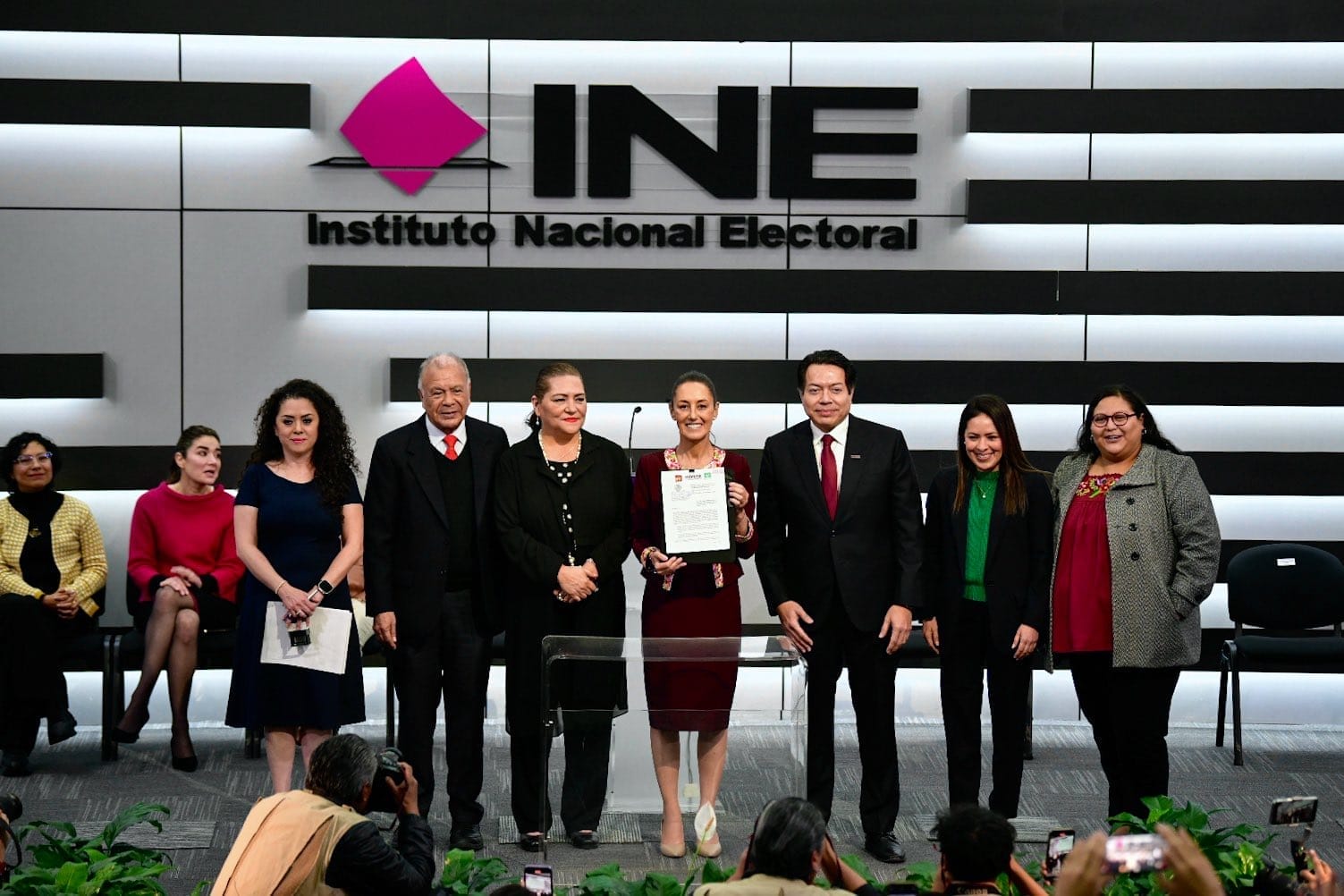 nxnoticias.com-hace-claudia-llamado-a-consolidar-y-profundizar-la-4t-se-registra-ante-el-ine