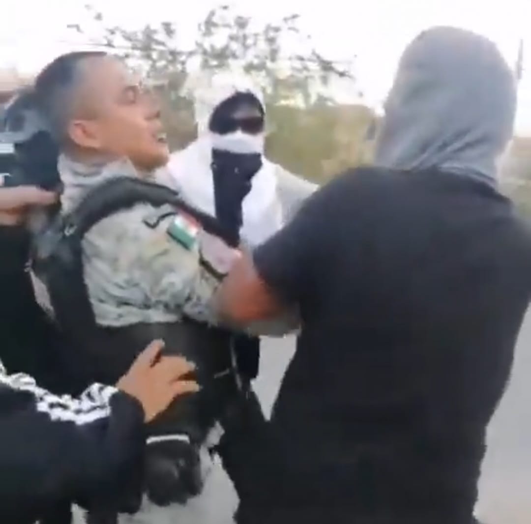 nxnoticias.com-queman-normalistas-vehiculos-de-la-guardia-nacional-y-retuvieron-a-10-de-sus-integrantes