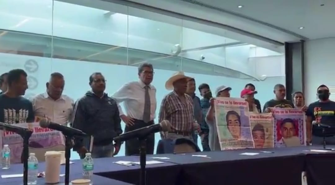 nxnoticias.com-recibe-monreal-a-comision-de-padres-de-los-43-de-ayotzinapa