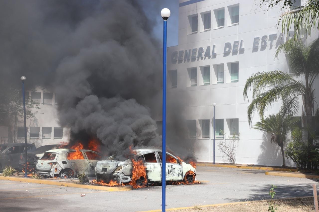 nxnoticias.com-vandalizan-manifestantes-la-fiscalia-en-guerrero-por-fuga-de-presunto-responsable-de-asesinar-a-normalista