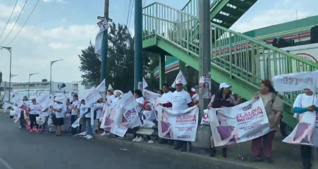 nxnoticias.com-apoyan-simpatizantes-a-claudia-en-calles-aledanas-al-lugar-del-debate
