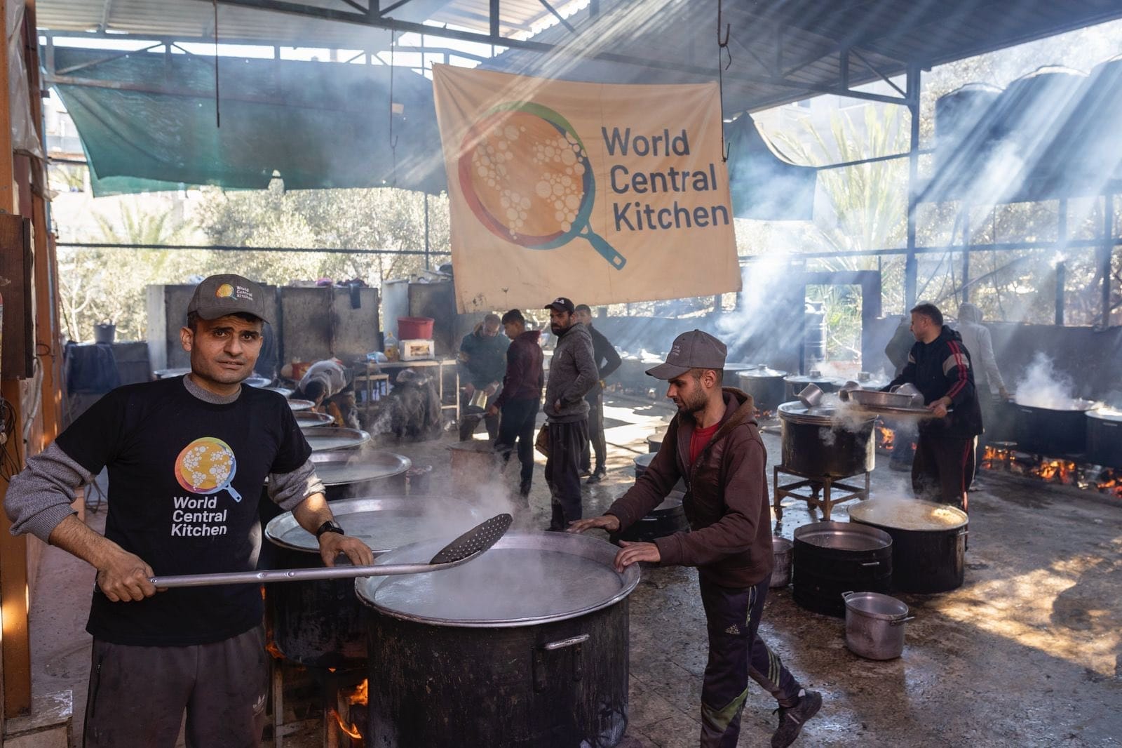 nxnoticias.com-ataque-aereo-israeli-alcanza-a-trabajadores-de-la-organizacion-del-chef-jose-andres-en-gaza