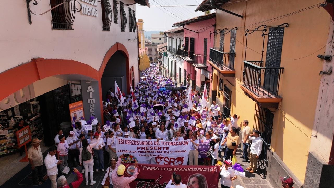 nxnoticias.com-mas-de-cinco-mil-mujeres-marchan-en-veracruz-contra-la-violencia-politica-de-genero-en-contra-de-rocio-nahle