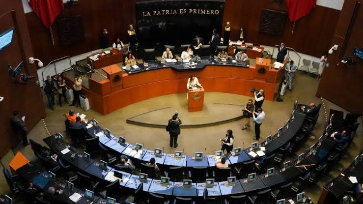 nxnoticias.com-terminan-contratos-de-mas-de-2-mil-asesores-legislativos-en-el-senado-exigen-compensacion