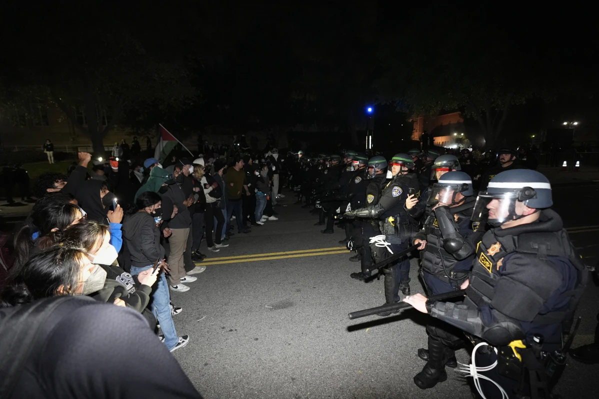 nxnoticias.com-desaloja-la-policia-a-manifestantes-de-la-ucla-en-eua-por-protestas-pro-palestinas