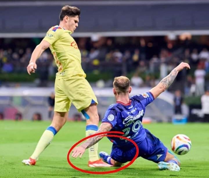 nxnoticias.com-en-la-final-entre-america-y-cruz-azul-el-var-dijo-que-no-habia-penal-y-el-arbitro-insistio-en-marcarlo