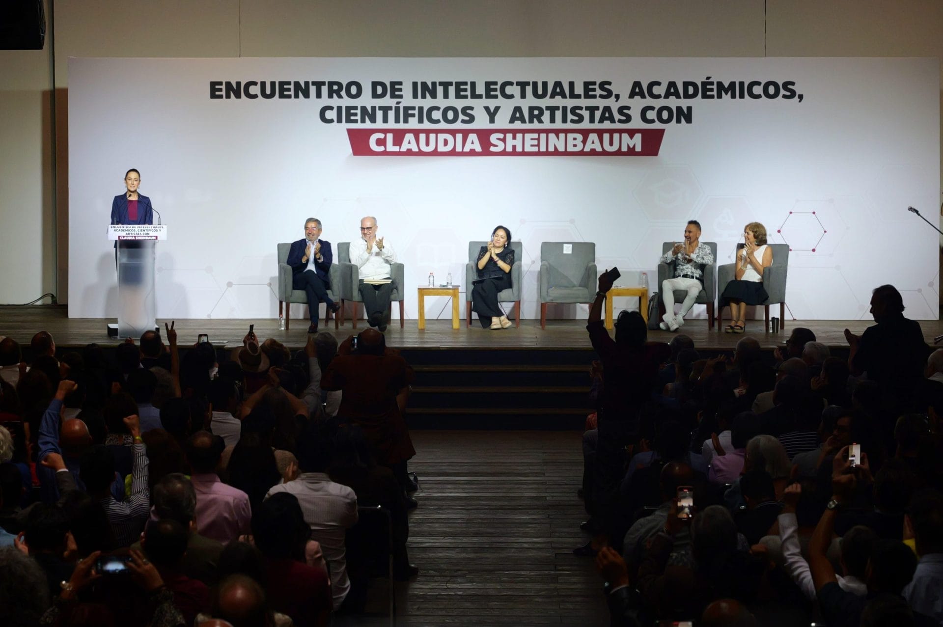 nxnoticias.com-mas-de-900-cientificos-intelectuales-y-artistas-manifiestan-su-apoyo-a-claudia