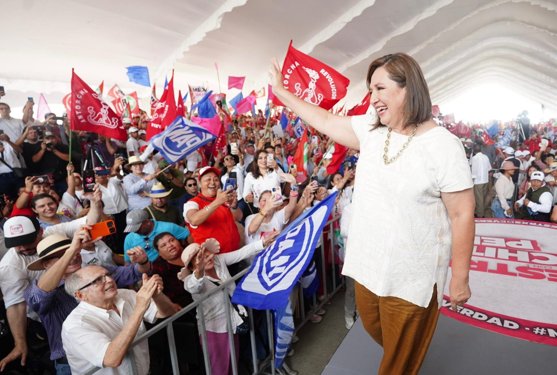 nxnoticias.com-ofrece-xochitl-salario-base-de-20-mil-pesos-mensuales-a-maestros