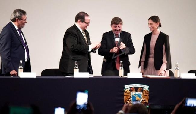 nxnoticias.com-luis-garcia-montero-recibio-el-premio-internacional-carlos-fuentes