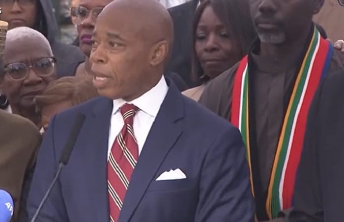 nxnoticias.com-alcalde-de-ny-acude-a-tribunal-acusado-de-multiples-cargos-se-declara-inocente