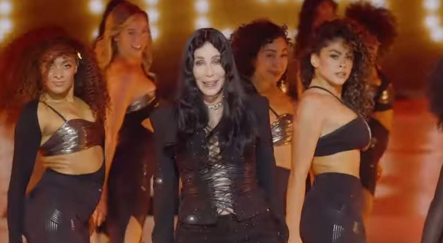 nxnoticias.com-cher-regresa-a-los-escenarios-junto-con-el-victorias-secret-fashion-show