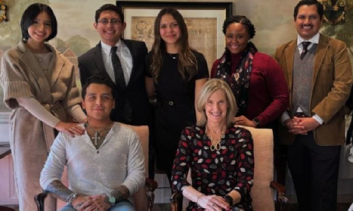 nxnoticias.com-christian-nodal-fue-galardonado-con-el-premio-raza-harvard-trailblazer