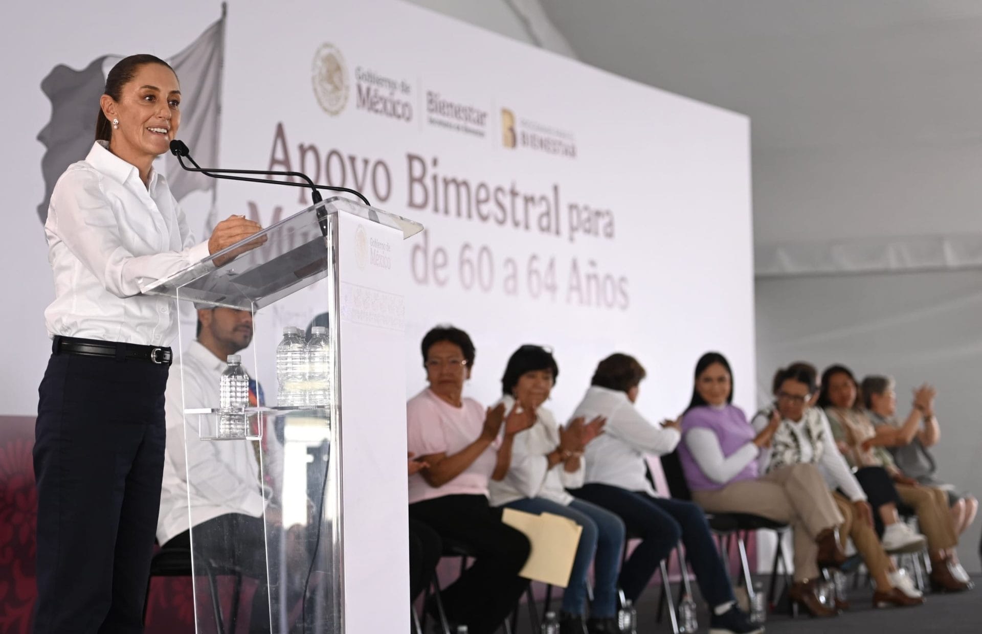 nxnoticias.com-presidenta-sheinbaum-encabeza-entrega-de-apoyos-economicos-a-mujeres-de-60-a-64-anos-en-nezahualcoyotl