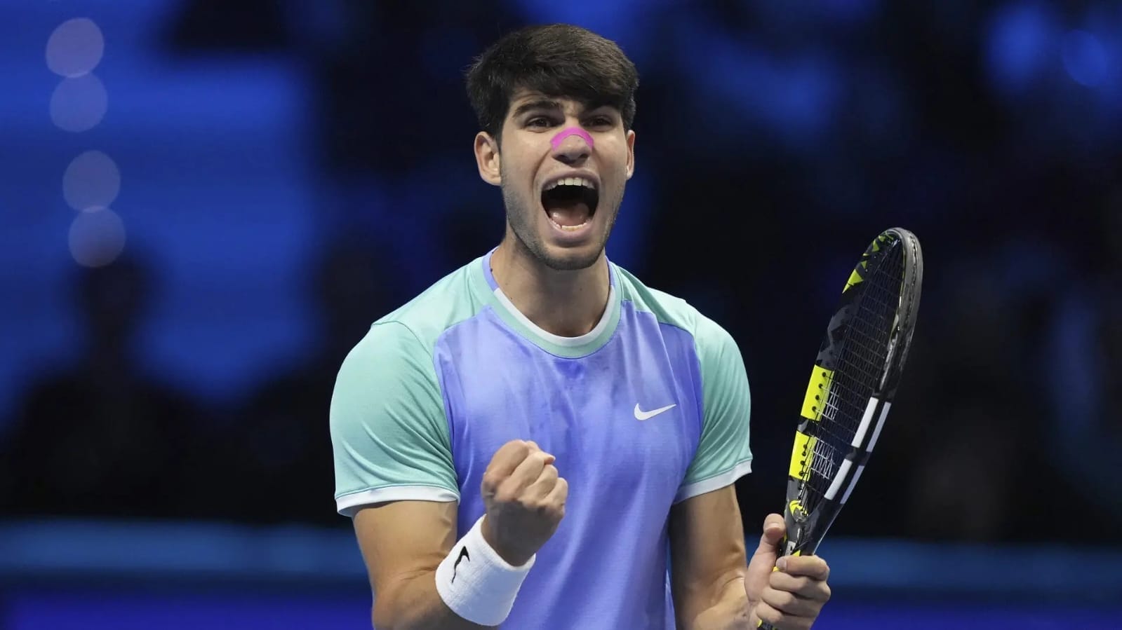 nxnoticias.com-alcaraz-triunfa-sobre-rublev-en-las-atp-finals-a-pesar-de-un-resfriado