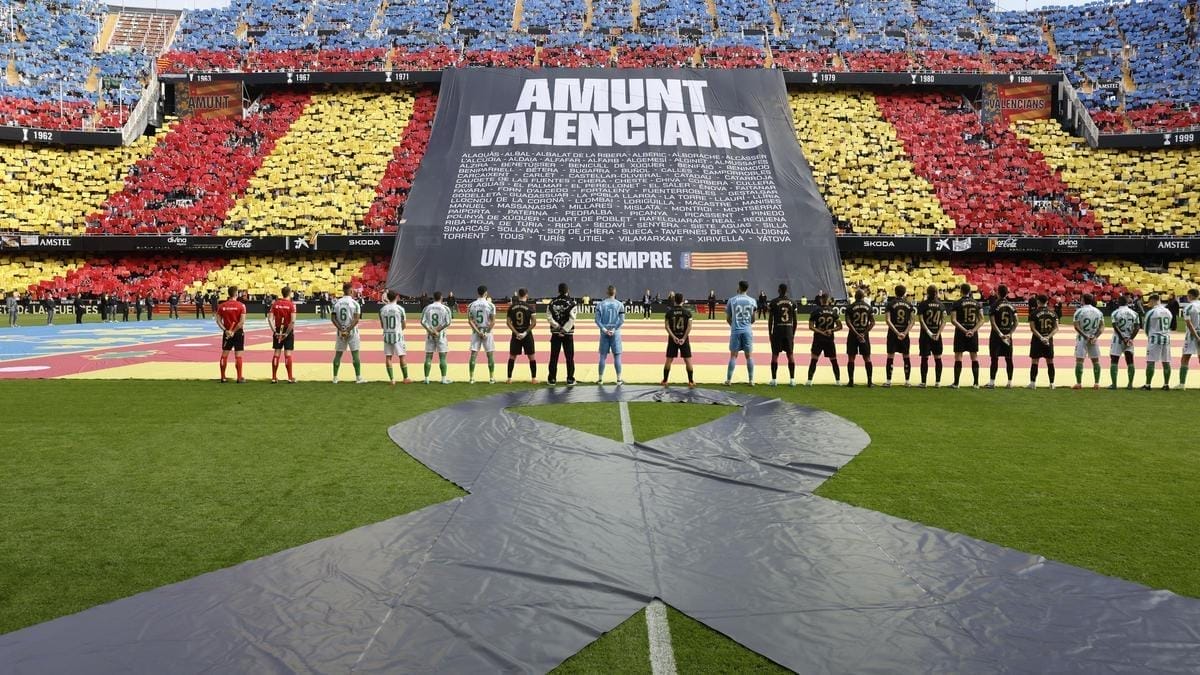 nxnoticias.com-el-valencia-cf-rinde-homenaje-en-el-mestalla-a-victimas-de-la-dana