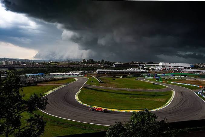 nxnoticias.com-interlagos-bajo-lluvia-la-clasificacion-del-gp-de-brasil-se-mueve-al-domingo