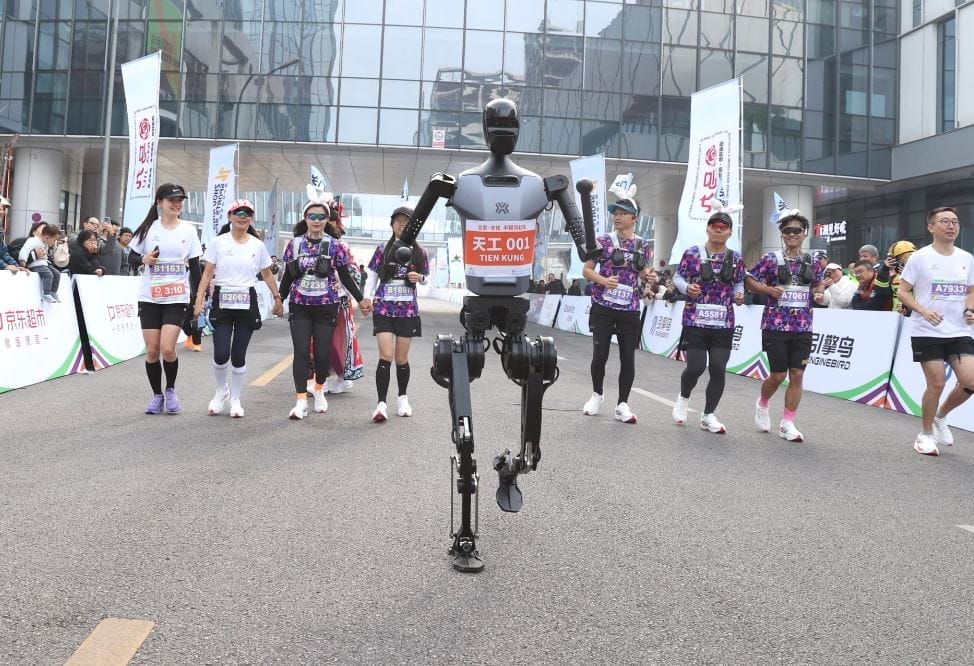 nxnoticias.com-tiangong-un-robot-humanoide-de-primera-generacion-completo-el-medio-maraton-de-beijing