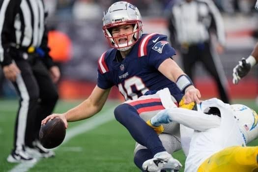 nxnoticias.com-impacto-brutal-en-el-patriots-vs-chargers-drake-maye-abandona-el-campo-por-conmocion