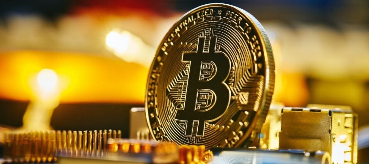 nxnoticias.com-la-criptomoneda-mas-usada-en-el-mundo-supera-los-106-mil-dolares