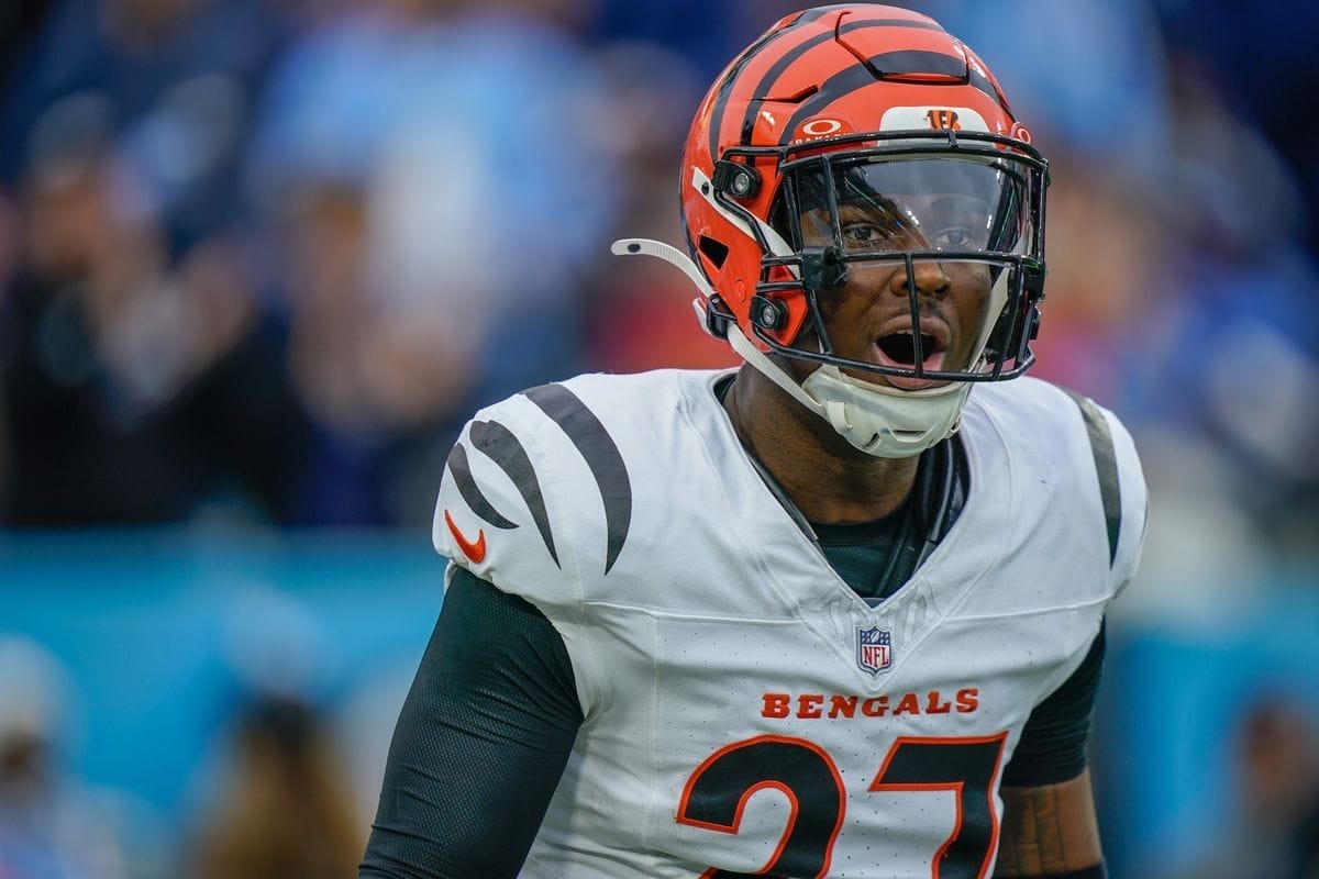 nxnoticias.com-nfl-el-error-viral-que-sacudio-a-los-bengals-cuando-jordan-battle-pierde-el-balon