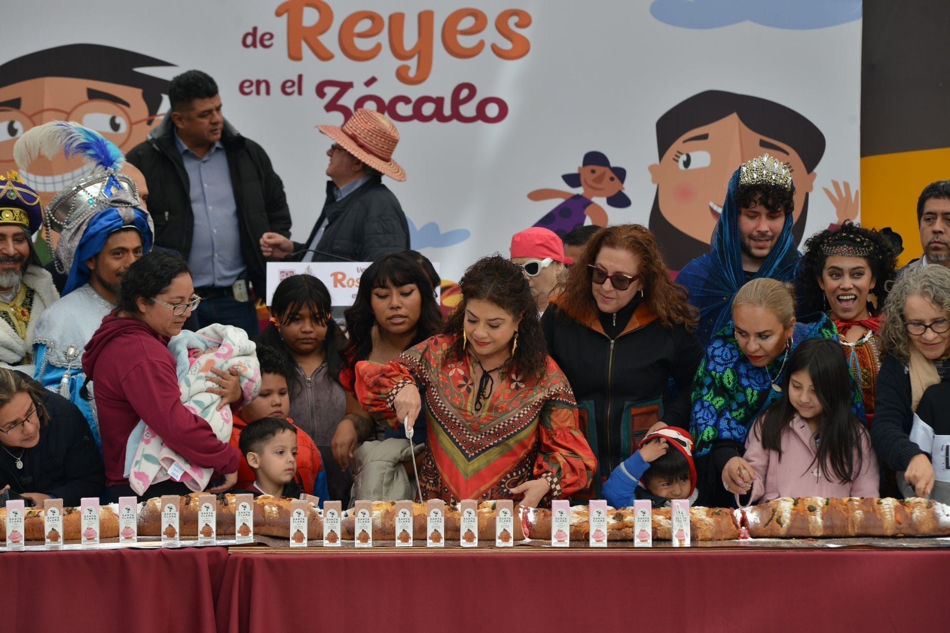 nxnoticias.com-celebran-en-cdmx-dia-de-reyes-con-rosca-monumental