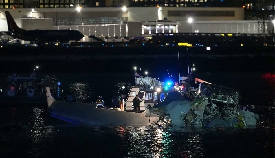 nxnoticias.com-descartan-sobrevivientes-por-accidente-en-washington-recuperan-cuerpos