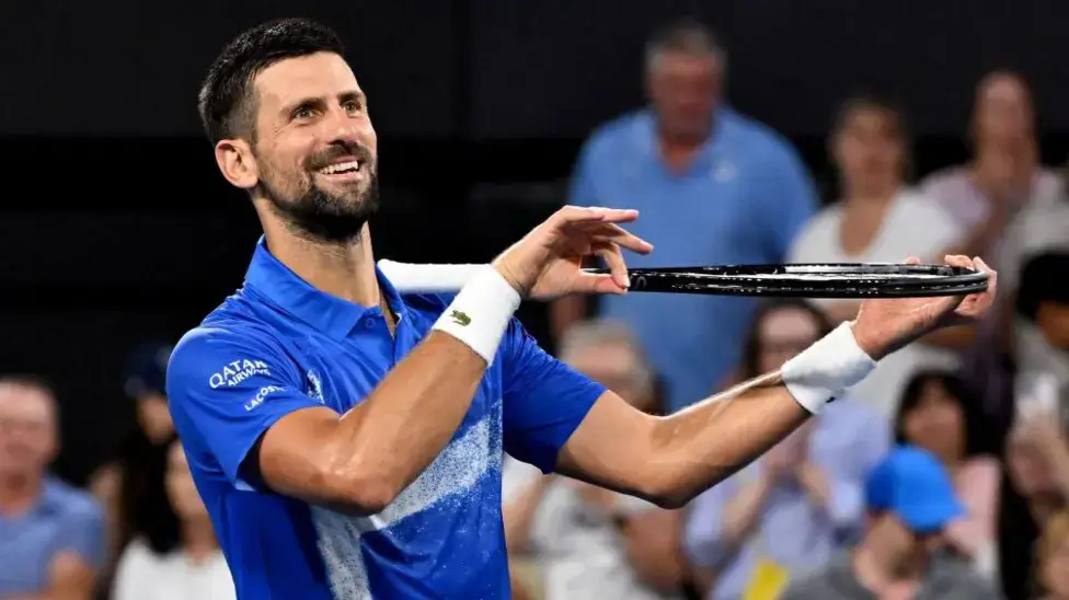 nxnoticias.com-djokovic-arrasa-en-brisbane-clasificacion-a-cuartos-tras-derrotar-a-monfils