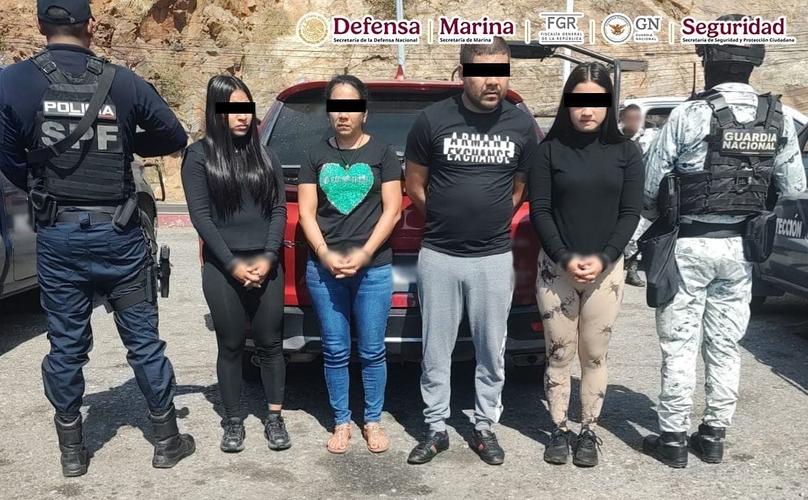 nxnoticias.com-gabinete-de-seguridad-detuvo-a-tres-mujeres-y-hombre-con-armas-de-fuego