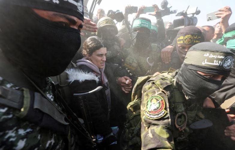nxnoticias.com-hamas-libera-a-ocho-rehenes-en-medio-del-caos-analizan-segunda-parte-del-acuerdo