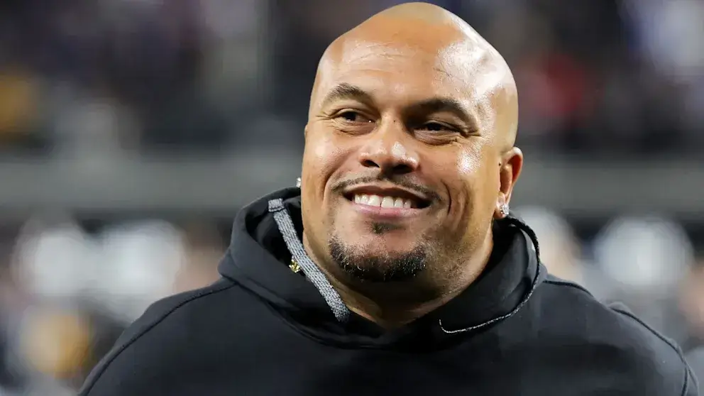 nxnoticias.com-los-raiders-despiden-al-entrenador-en-jefe-antonio-pierce-tras-una-temporada-decepcionante