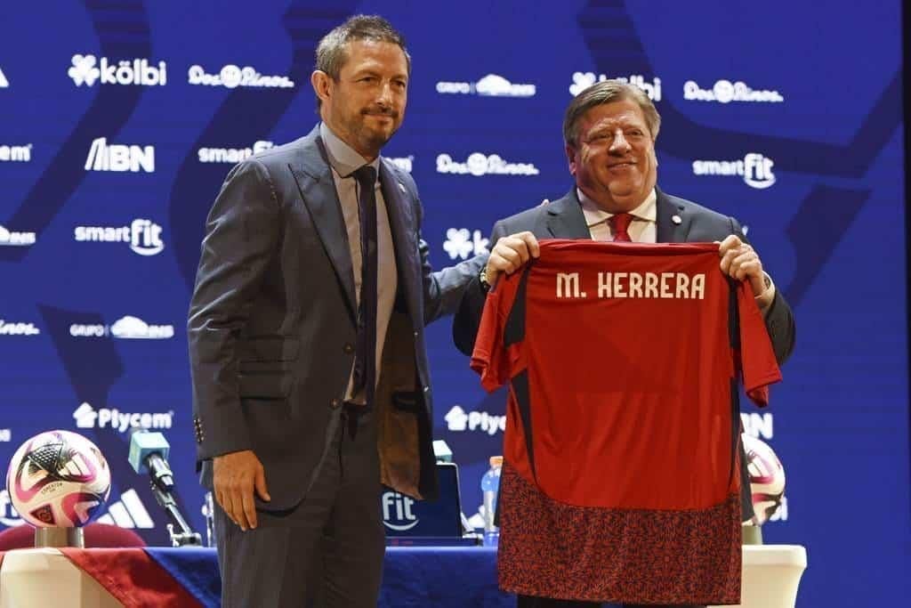 nxnoticias.com-miguel-piojo-herrera-es-presentado-como-nuevo-director-tecnico-de-costa-rica