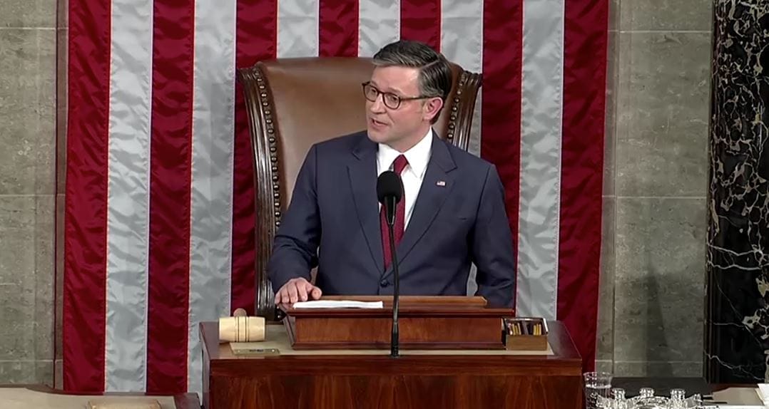 nxnoticias.com-mike-johnson-es-reelegido-presidente-de-la-camara-de-representantes-amenaza-con-muro-fronterizo