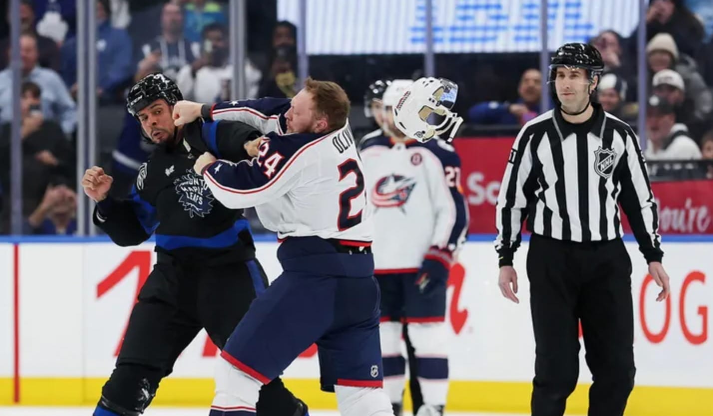 nxnoticias.com-nhl-la-gran-pelea-de-reaves-vs-olivier-en-el-encuentro-maple-leafs-y-blue-jackets