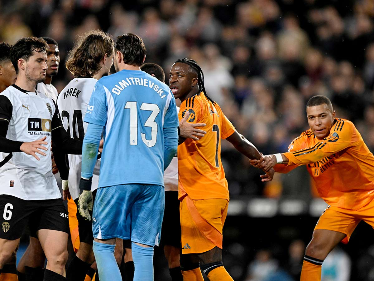 nxnoticias.com-vinicius-jr-expulsado-por-agresion-al-portero-del-valencia-stole-dimitrievski