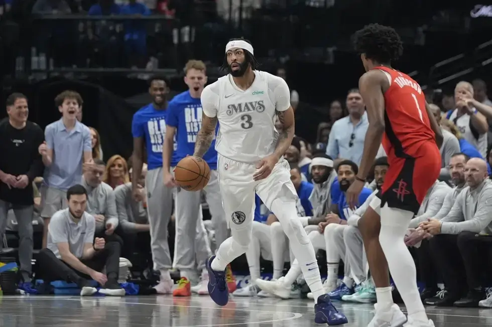 nxnoticias.com-debut-desafortunado-anthony-davis-se-lesiona-con-los-mavericks