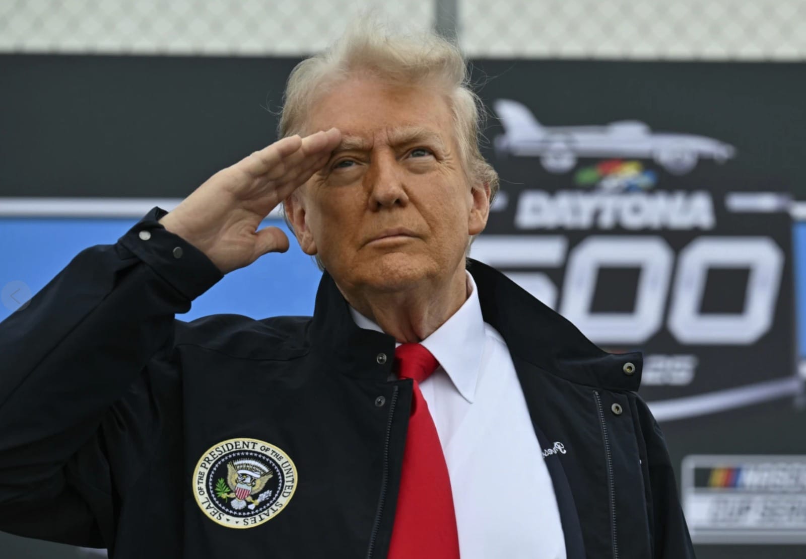 nxnoticias.com-donald-trump-asiste-y-acelera-el-daytona-500-con-mensaje-patriotico