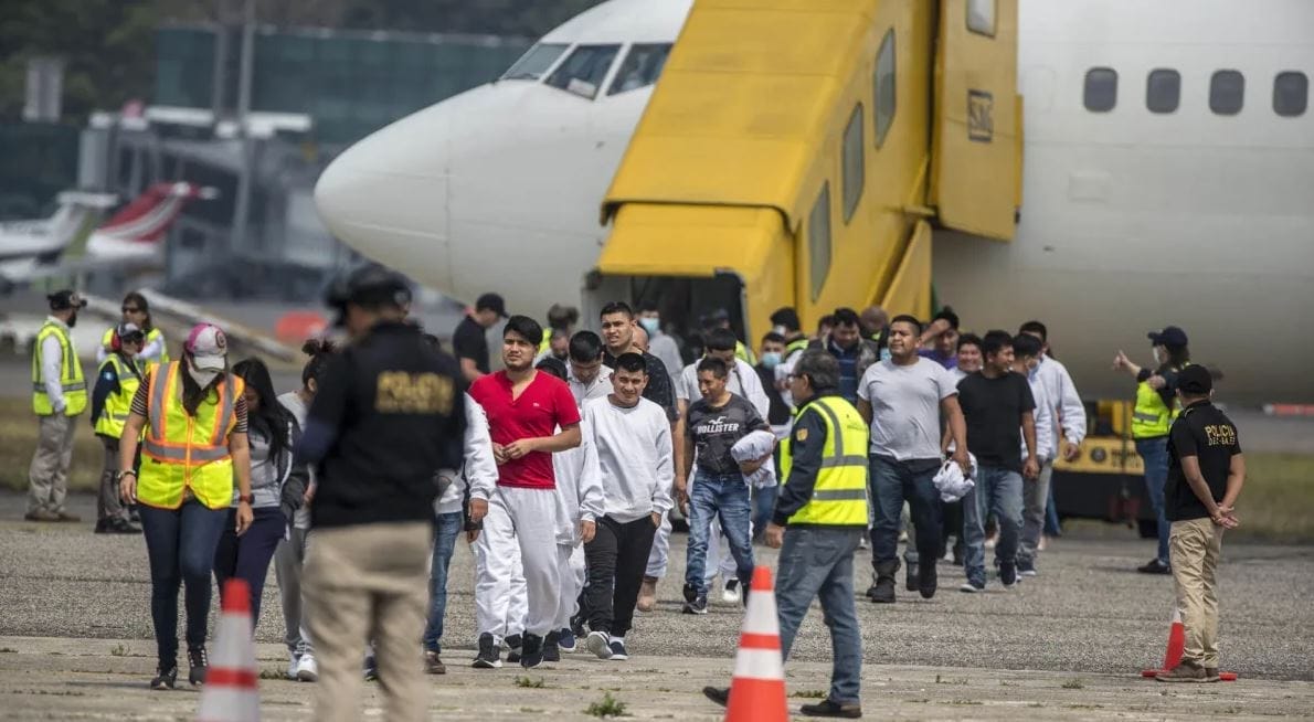 nxnoticias.com-donald-trump-demanda-a-illinois-por-no-acatar-ordenes-de-deportacion