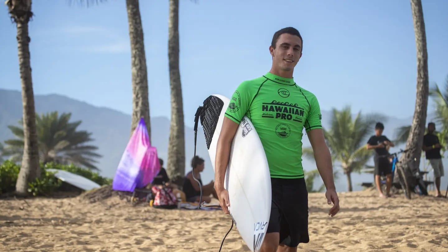 nxnoticias.com-el-surfista-makai-mcnamara-sufre-grave-accidente-y-es-puesto-en-coma-inducido