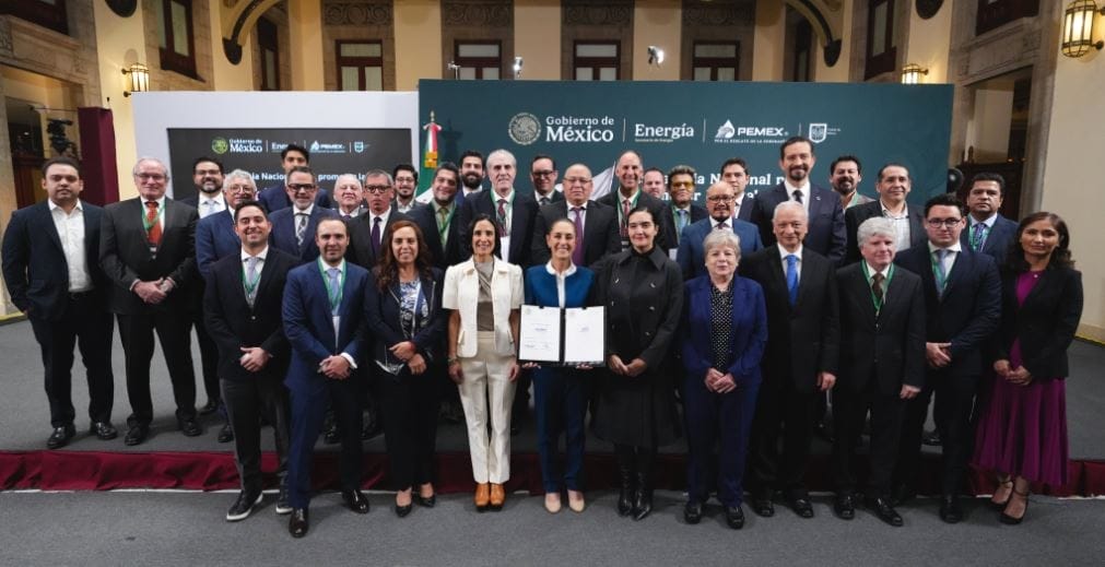 nxnoticias.com-gobierno-federal-y-empresarios-gasolineros-firman-acuerdo-litro-de-magna-no-rebasara-los-24-pesos