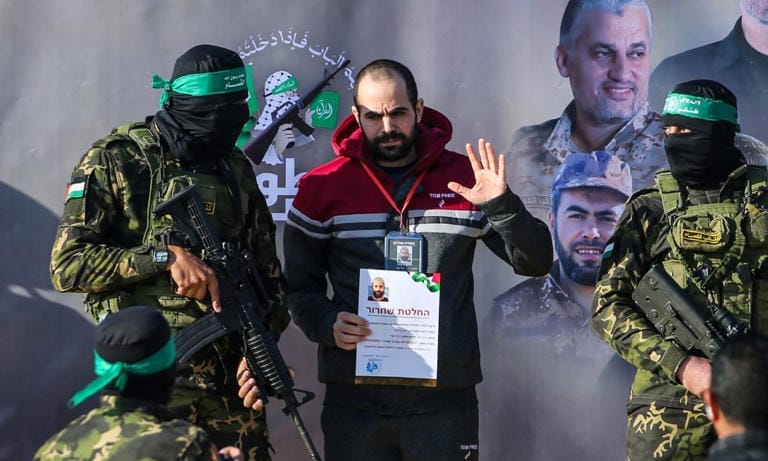 nxnoticias.com-hamas-libera-a-tres-rehenes-mas-como-parte-del-alto-al-fuego