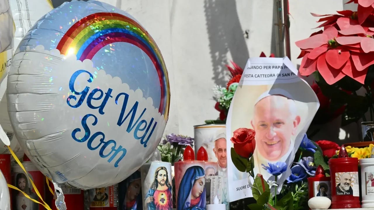 nxnoticias.com-hospitalizado-el-papa-pide-rezar-por-la-paz-mundial