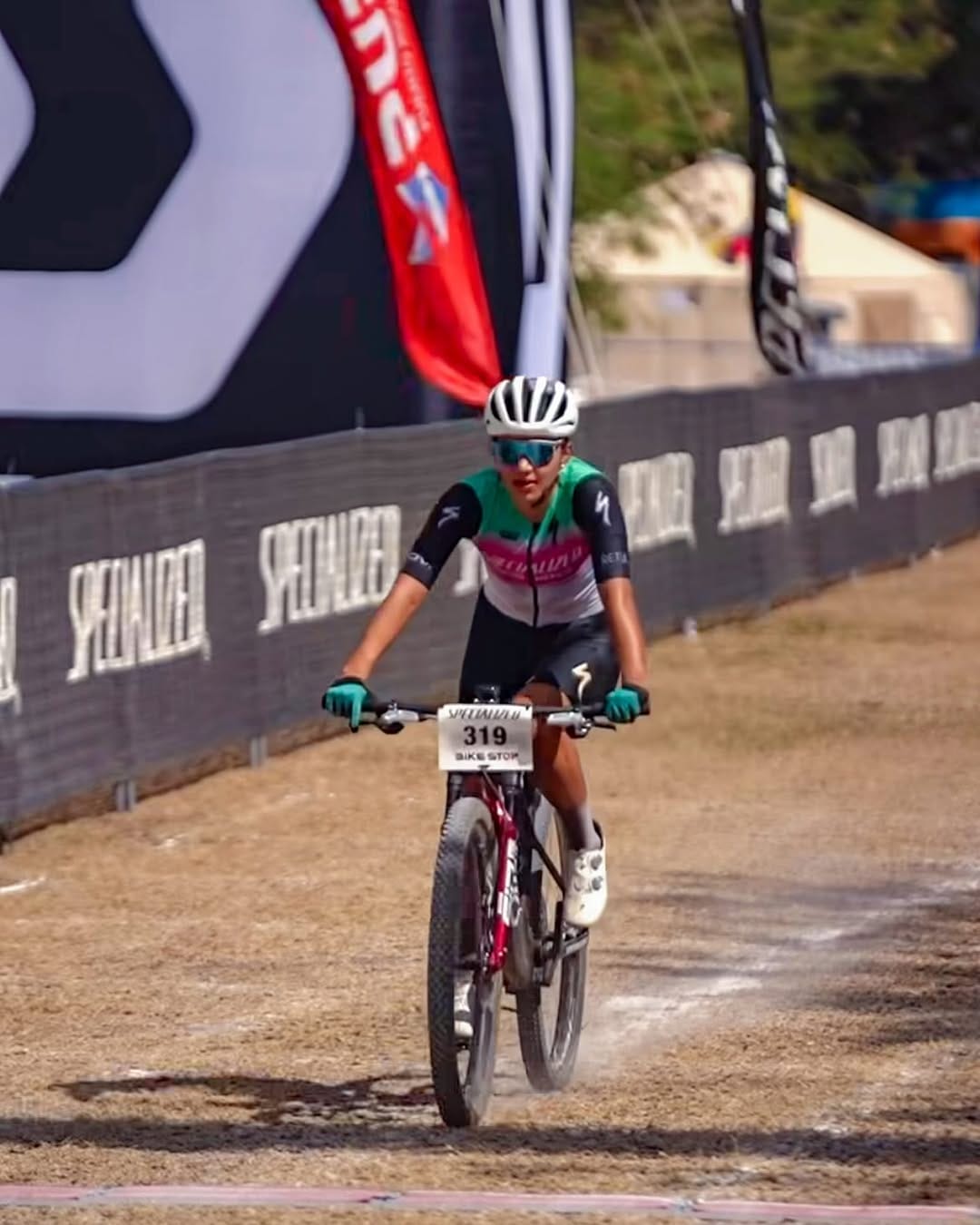 nxnoticias.com-la-ciclista-carolina-flores-conquista-puerto-rico-y-apunta-a-la-gloria-mundial