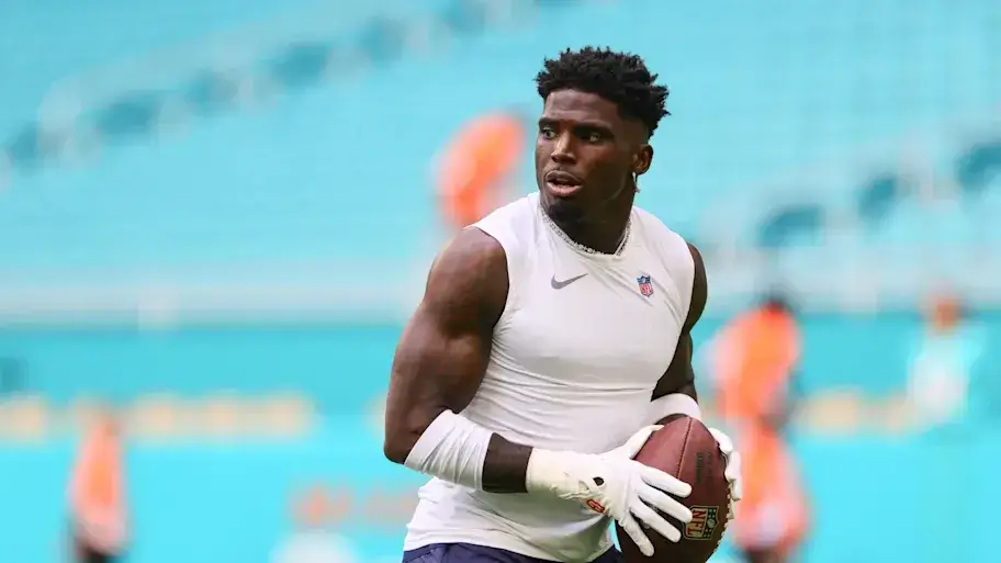 nxnoticias.com-nfl-tyreek-hill-se-disculpa-y-quiere-quedarse-en-miami