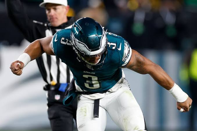 nxnoticias.com-nolan-smith-desafio-el-dolor-jugo-el-super-bowl-lix-con-el-triceps-desgarrado