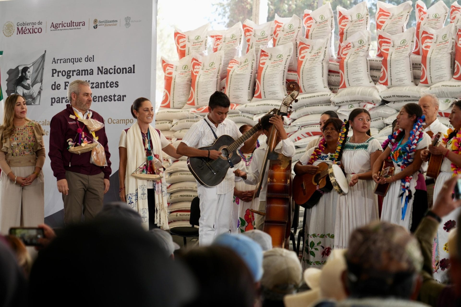 nxnoticias.com-presidenta-entrega-fertilizantes-gratuitos-a-productores-de-michoacan