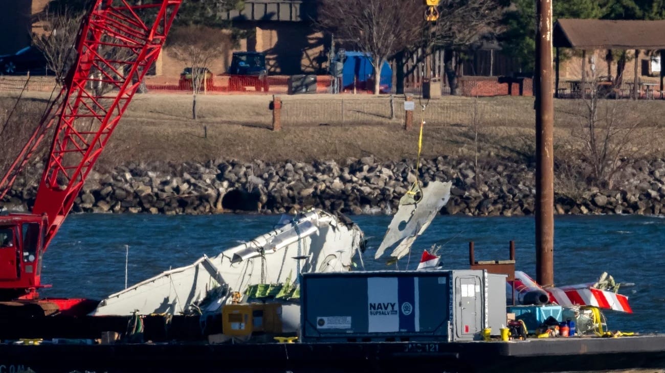 nxnoticias.com-recuperan-cuerpos-por-choque-aereo-en-washington