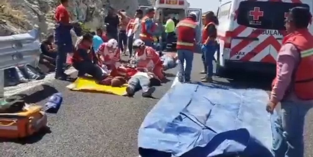 nxnoticias.com-aumenta-a-18-el-numero-de-muertos-tras-volcadura-de-autobus-en-oaxaca