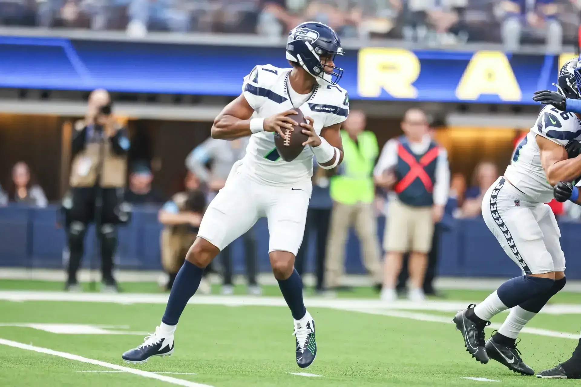 nxnoticias.com-bombazo-en-la-nfl-geno-smith-firma-con-los-raiders-de-carroll