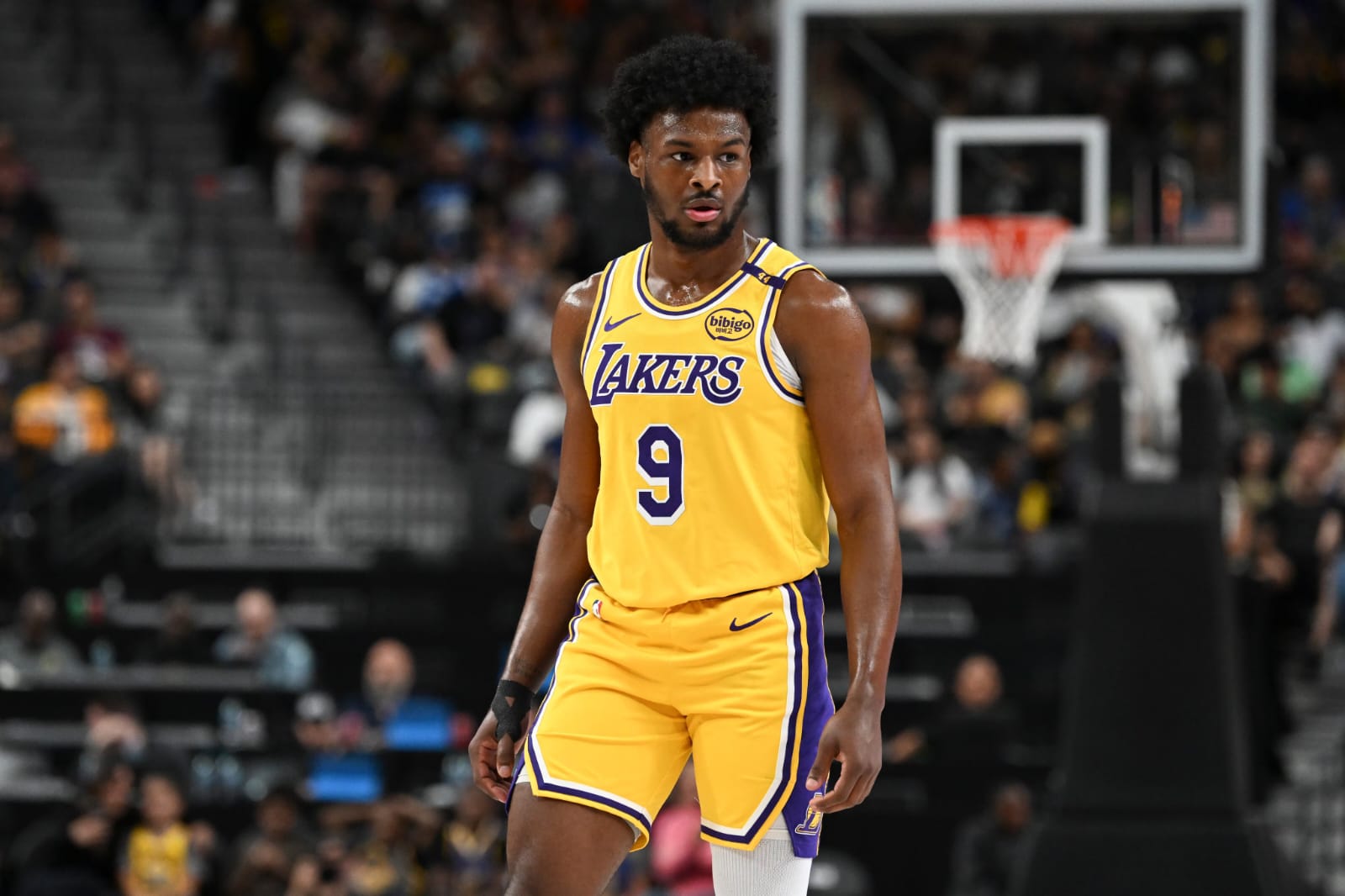 nxnoticias.com-bronny-james-deslumbra-e-iguala-record-de-magic-johnson-en-la-nba